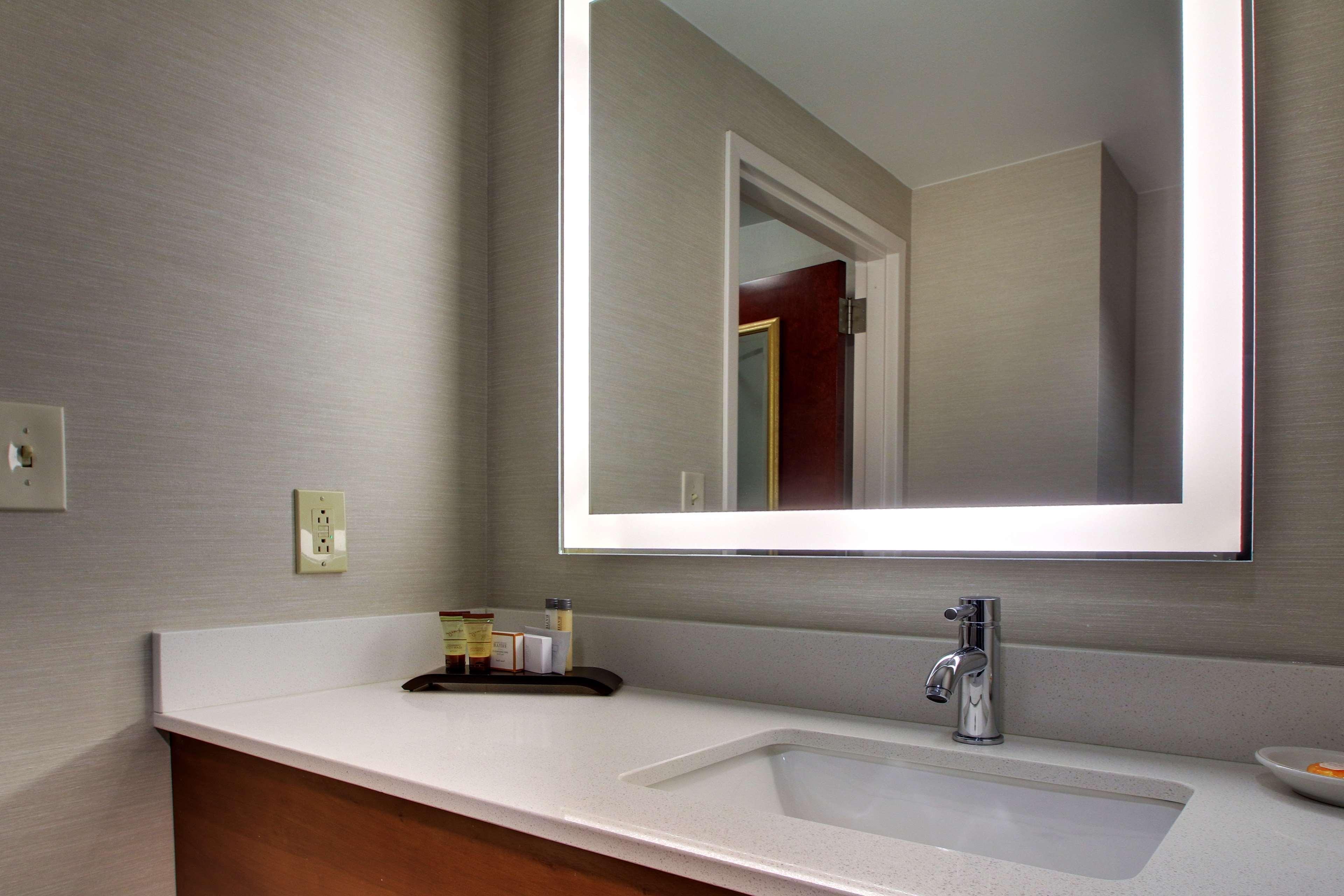 Best Western Plus Boston Hotel Екстериор снимка