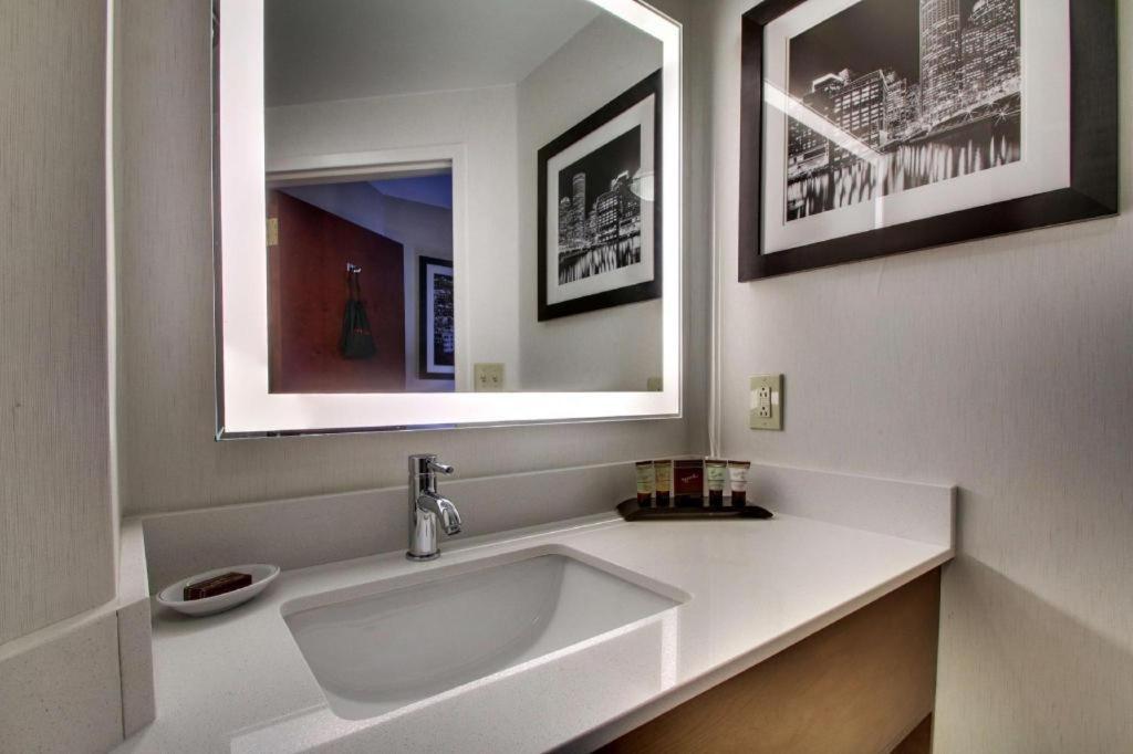 Best Western Plus Boston Hotel Екстериор снимка