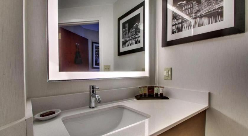 Best Western Plus Boston Hotel Екстериор снимка